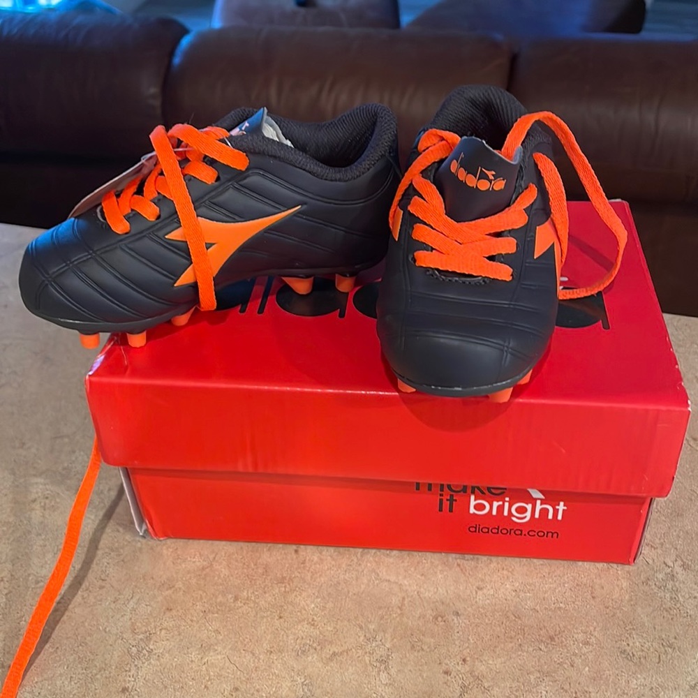 Toddler cleats size 8